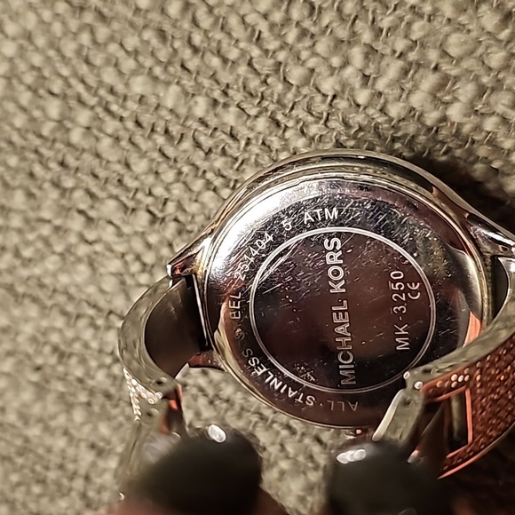 Michael Korsrunway crystal pave dial stainless steel ladies watch mk3250 - Picture 4 of 4